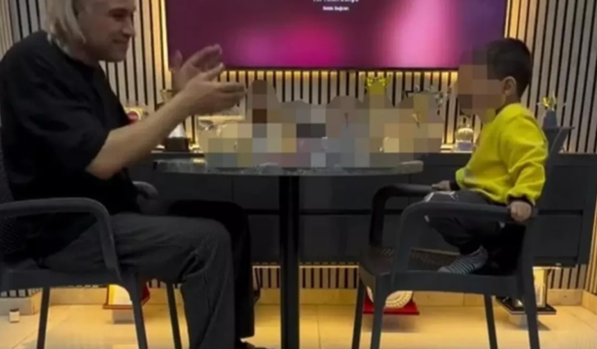 Ramazan ayında öz evladını rakı masasına meze yaptı!