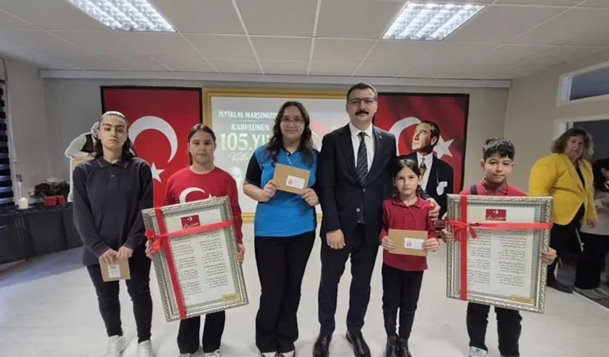 Kemalist medya, Osmanlı Türkçesi İstiklal Marşı'nı hedef aldı: Elifi görseler değnek sanacaklar