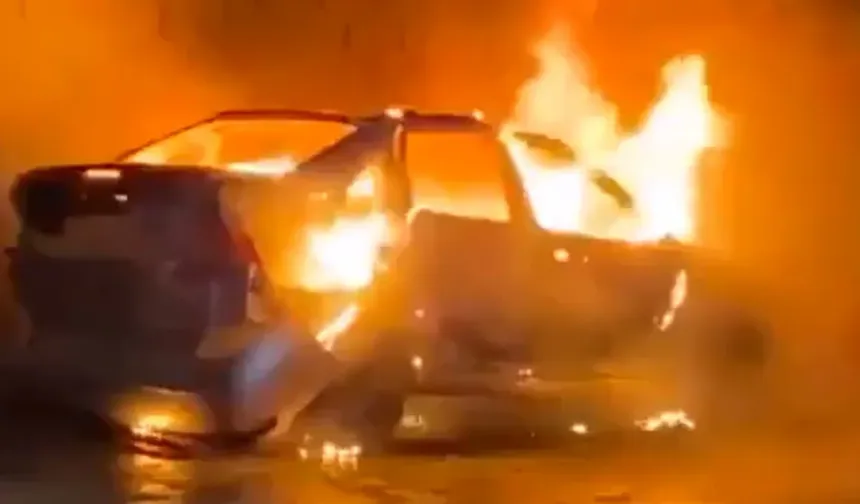 Yahudi teröristler Batı Şeria'da evleri ve araçları ateşe verdi