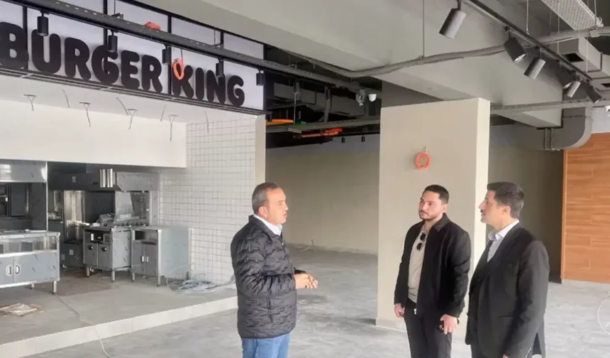 Bu ne pişkinlik? Burger King açılışına “hayırlı olsun” ziyareti