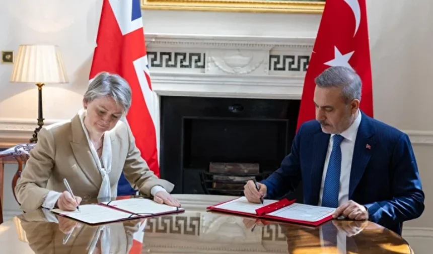 Türkiye ile İngiltere arasında 'Stratejik Ortaklık' imzalandı