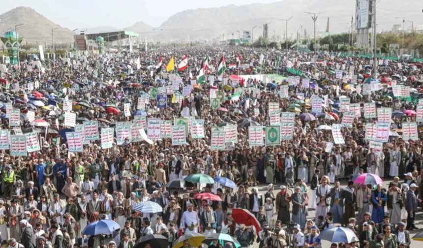 Yemen'de on binler Filistin ve Lübnan'a destek gösterisi düzenledi