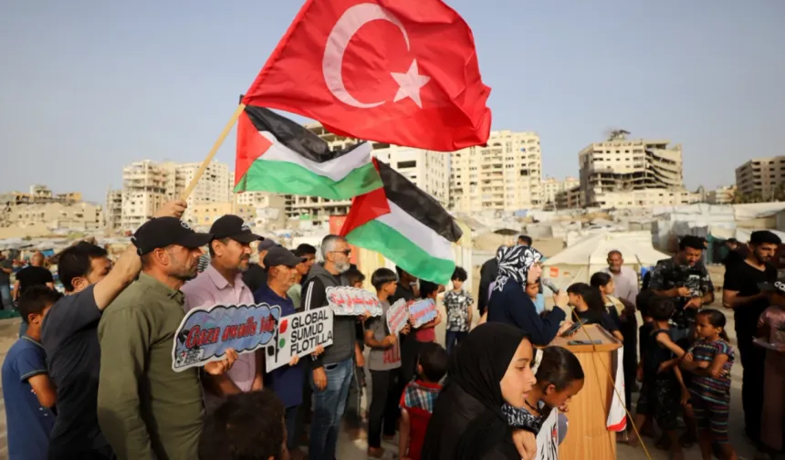 Gazze Limanı’nda Küresel Sumud Filosu saldırısına protesto