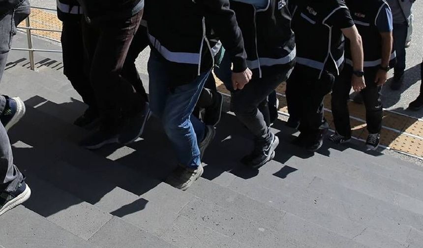 FETÖ'ye yönelik 42 ilde düzenlenen operasyonlarda 128 kişi tutuklandı