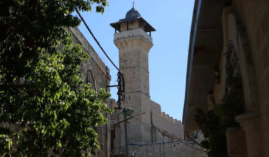 Filistinli yetkili: İsrail, Harem-i İbrahim Camisi'ni sinagoga dönüştürüyor