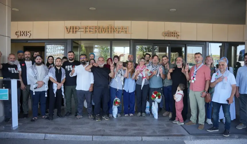 Libya'da bir aydır tutuklu bulunan Sumud aktivistleri İstanbul'a getirildi