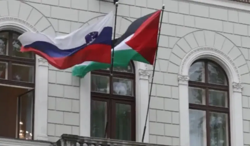 Slovenya'da indirilen Filistin bayrağı Cumhurbaşkanlığı Sarayı'na asıldı