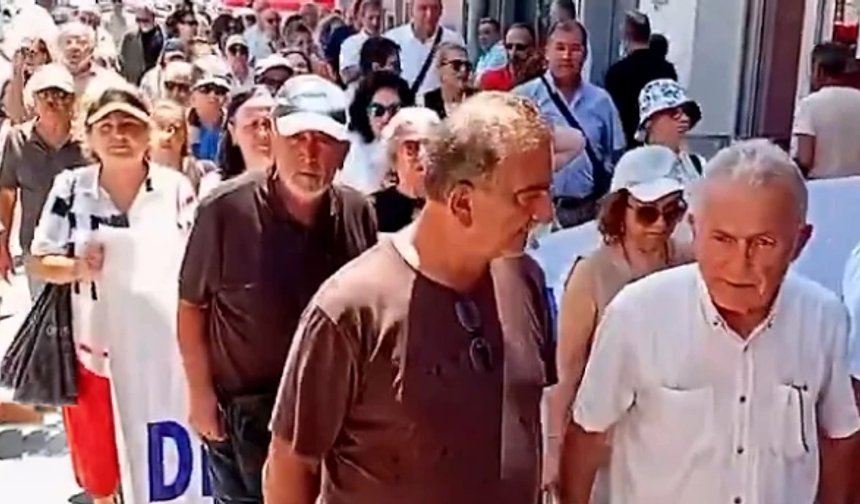 Laik atak geçiren fosiller sokakta!