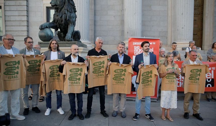 İsrail'e silah ticareti yasağı için İspanya meclisi önünde eylem yapıldı