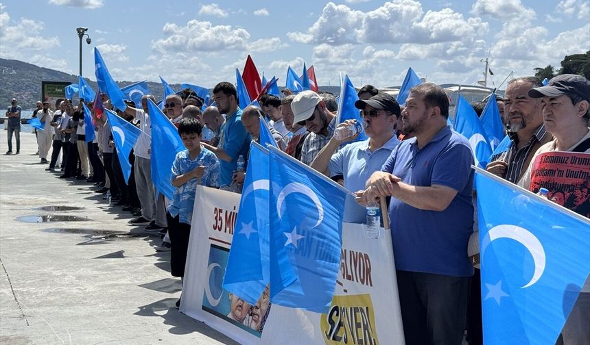 İstanbul'daki Çin Başkonsolosluğu önünde Urumçi protestosu