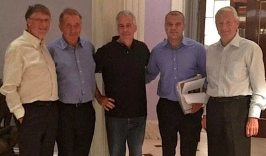 Bill Gates ve vakıf yöneticileri 30 kez Epstein ile görüşmüş