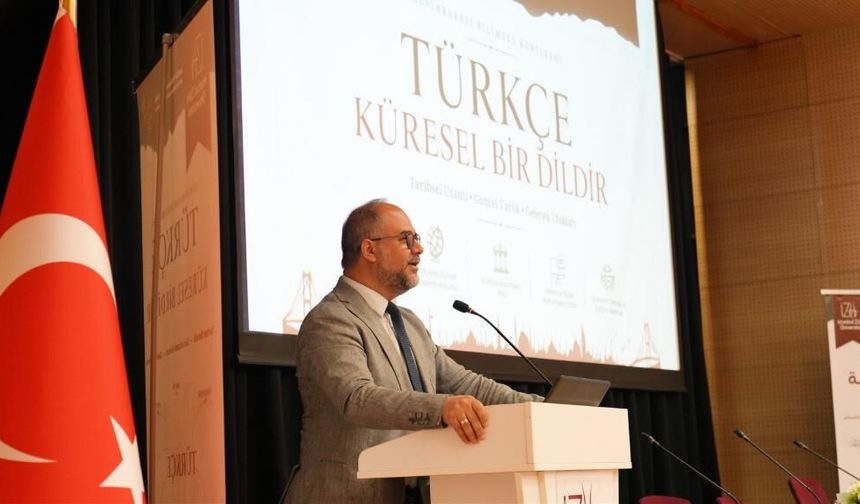 İZÜ'de “Türkçe Küresel Dildir” toplantısı yapıldı
