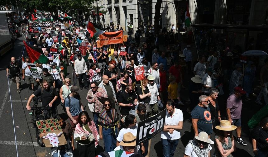Londra Filistin için sokağa döküldü