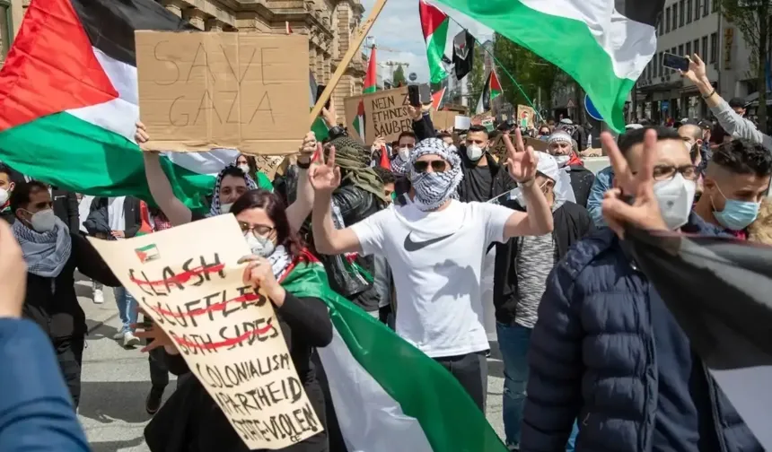 Şehit Filistinliler, Paris'te yâd edildi
