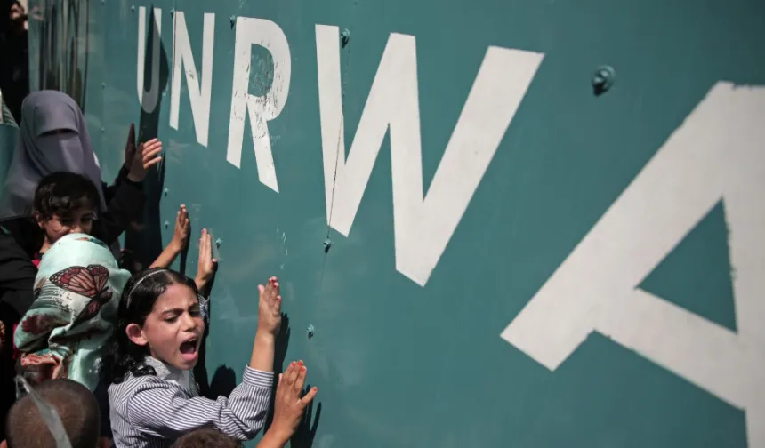 Terörist İsrail'den Kudüs'teki UNRWA eğitim merkezine baskın