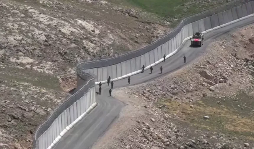 Van'ın İran sınırında ilk kez modüler çelik duvar sistemi kuruldu