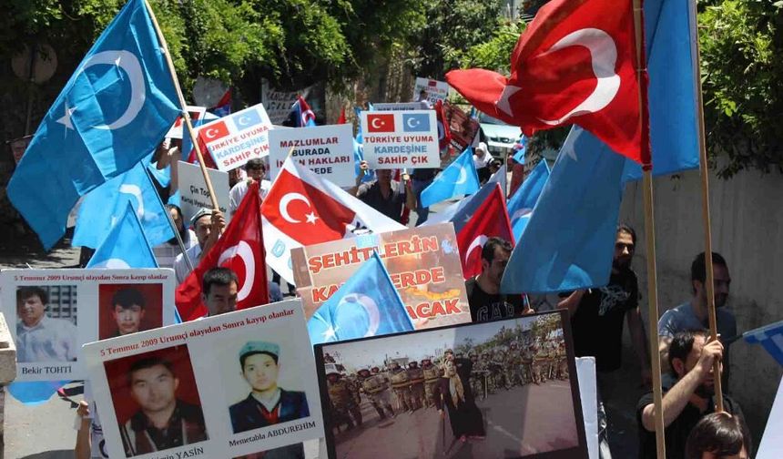 Çin Konsolosluğu’nda Uygur Türklerine saldırı: 8 Çinli bir genci darp etti
