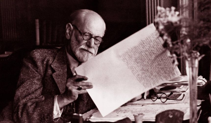 Sigmund Freud: Hayatı, fikirleri ve insanlığa bıraktığı psikanalitik tahribat