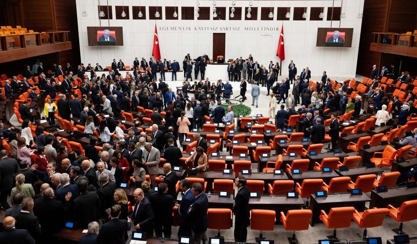 Uzlaşmaya mecburi muhalefet