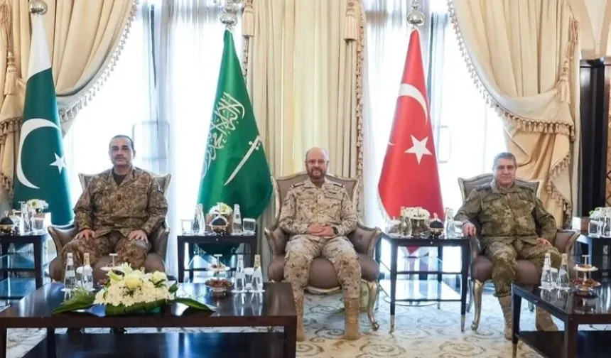 Genelkurmay Başkanı Mekke Savunma toplantısına katıldı
