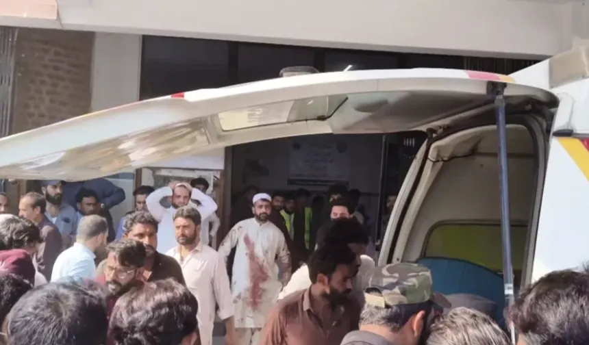 Pakistan'da cami yakınında patlama: 21 ölü, 80'den fazla yaralı