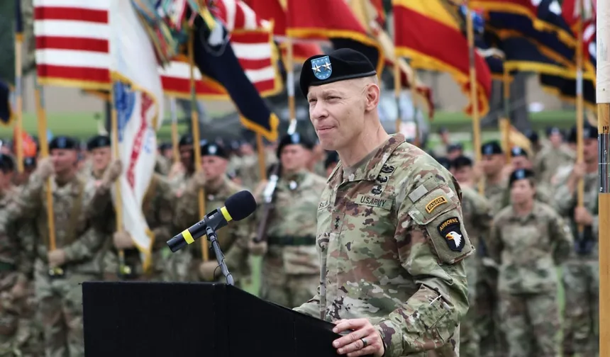 Pentagon’da köstebek krizi: Korgeneral kovuldu